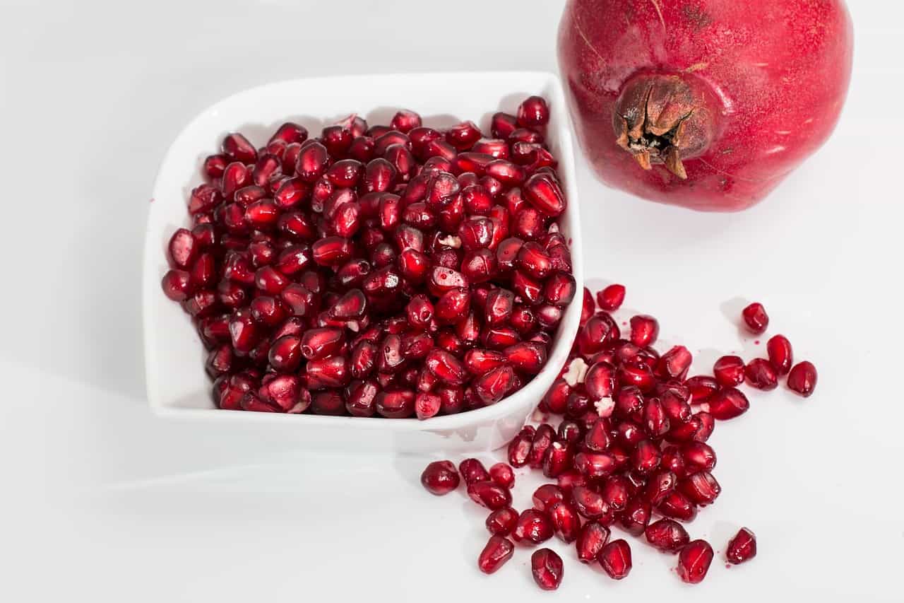 Die Kerne des Granatapfels überzeugen durch ihre intensive, rote Farbe